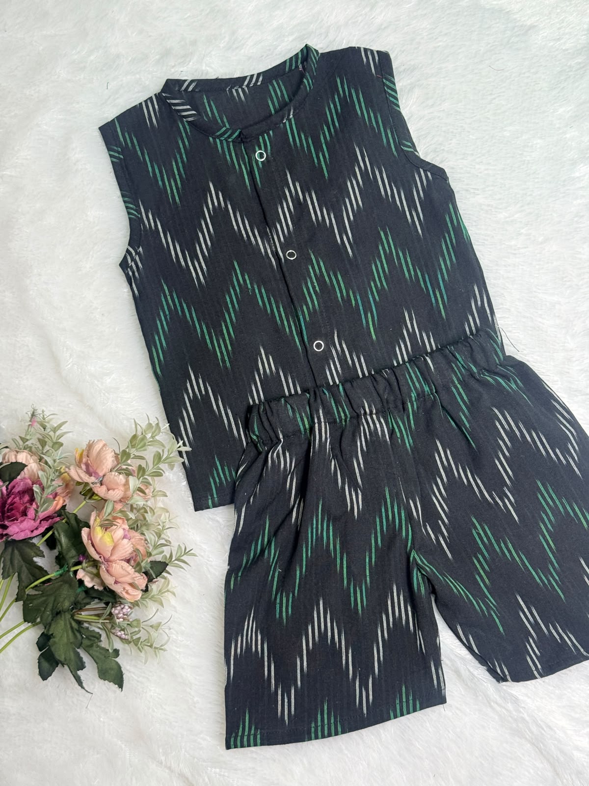 DAILY PLAY -NYC033- BLACK WITH GREEN  IKKAT COORD SET